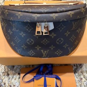 💯 %Authentic Louis Vuitton bumbag